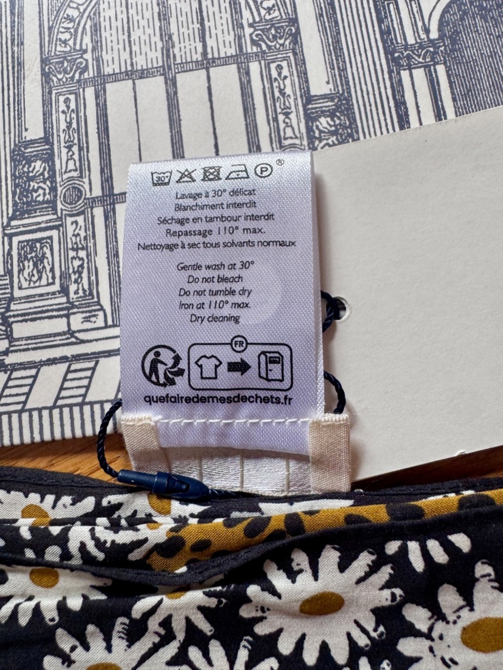 Sezane Mirage Scarf - Sézane X Inoui Editions Marguerite - Size T-U - Picture 11 of 12